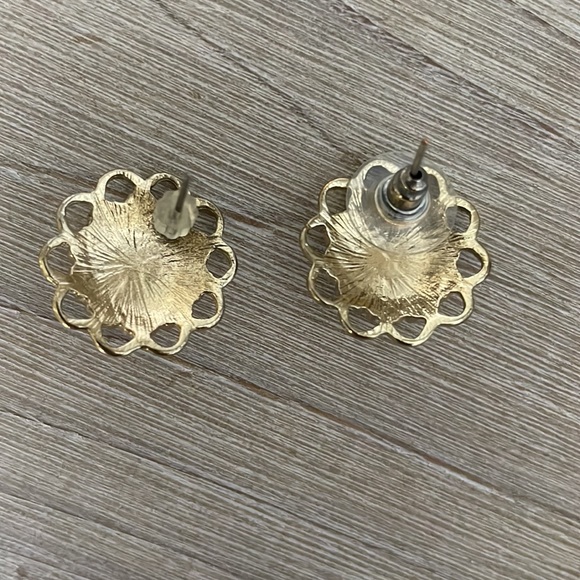 Bundle of gold fashion earrings - Picture 6 of 10